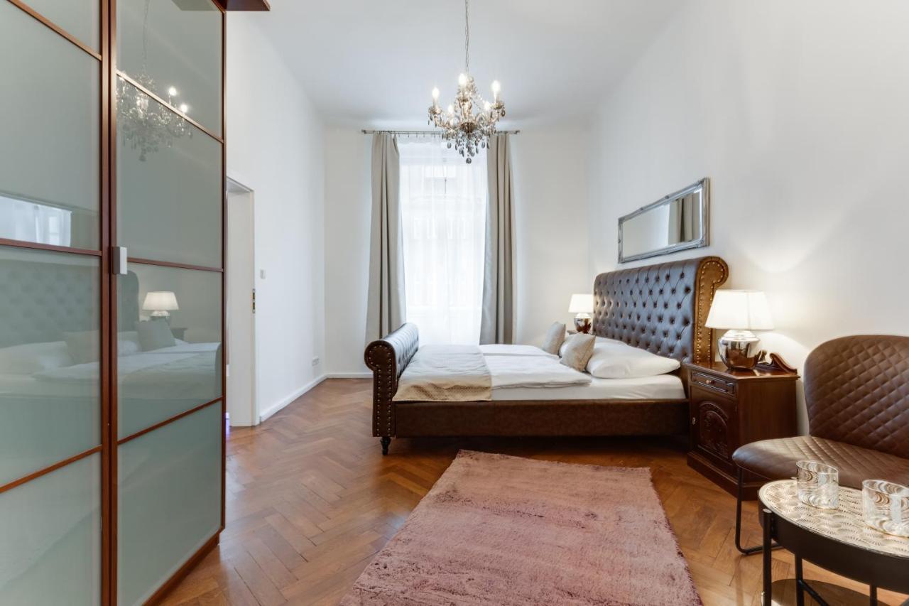 Luxury Riverside Apartments In The Center Of Prague Luaran gambar