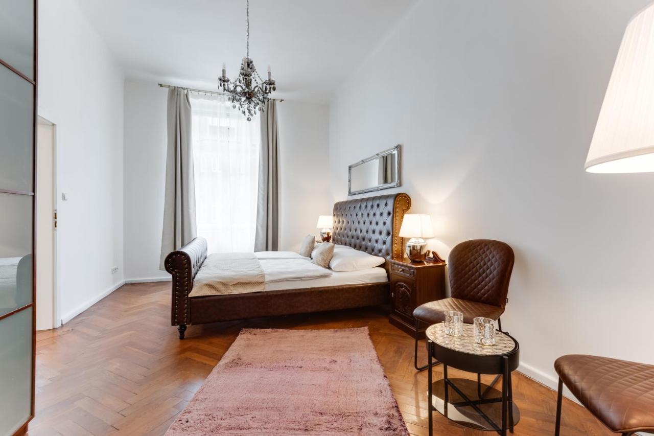 Luxury Riverside Apartments In The Center Of Prague Luaran gambar