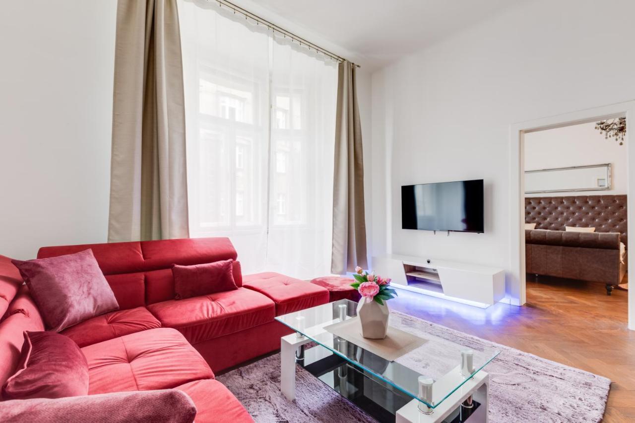 Luxury Riverside Apartments In The Center Of Prague Luaran gambar