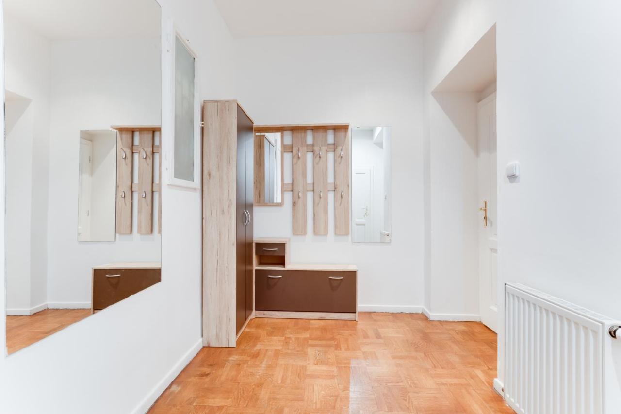 Luxury Riverside Apartments In The Center Of Prague Luaran gambar