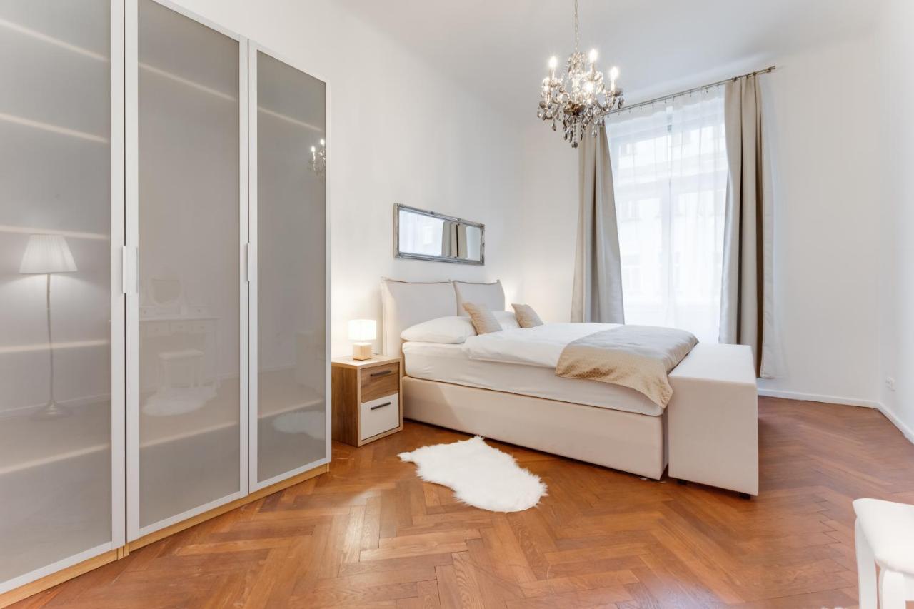 Luxury Riverside Apartments In The Center Of Prague Luaran gambar