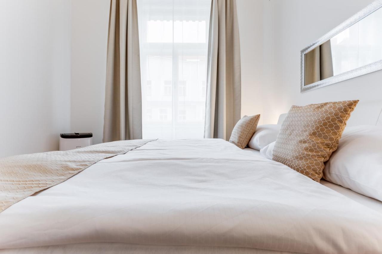 Luxury Riverside Apartments In The Center Of Prague Luaran gambar