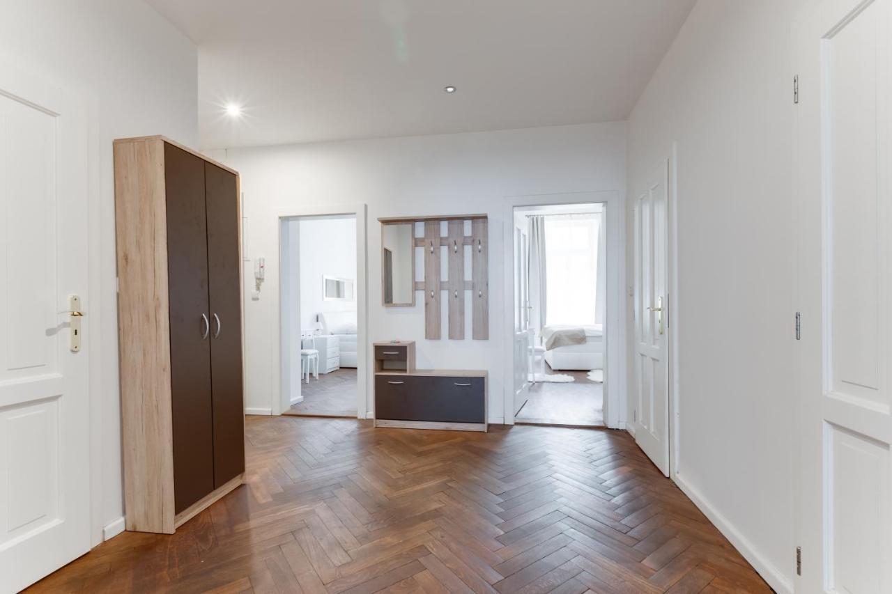 Luxury Riverside Apartments In The Center Of Prague Luaran gambar