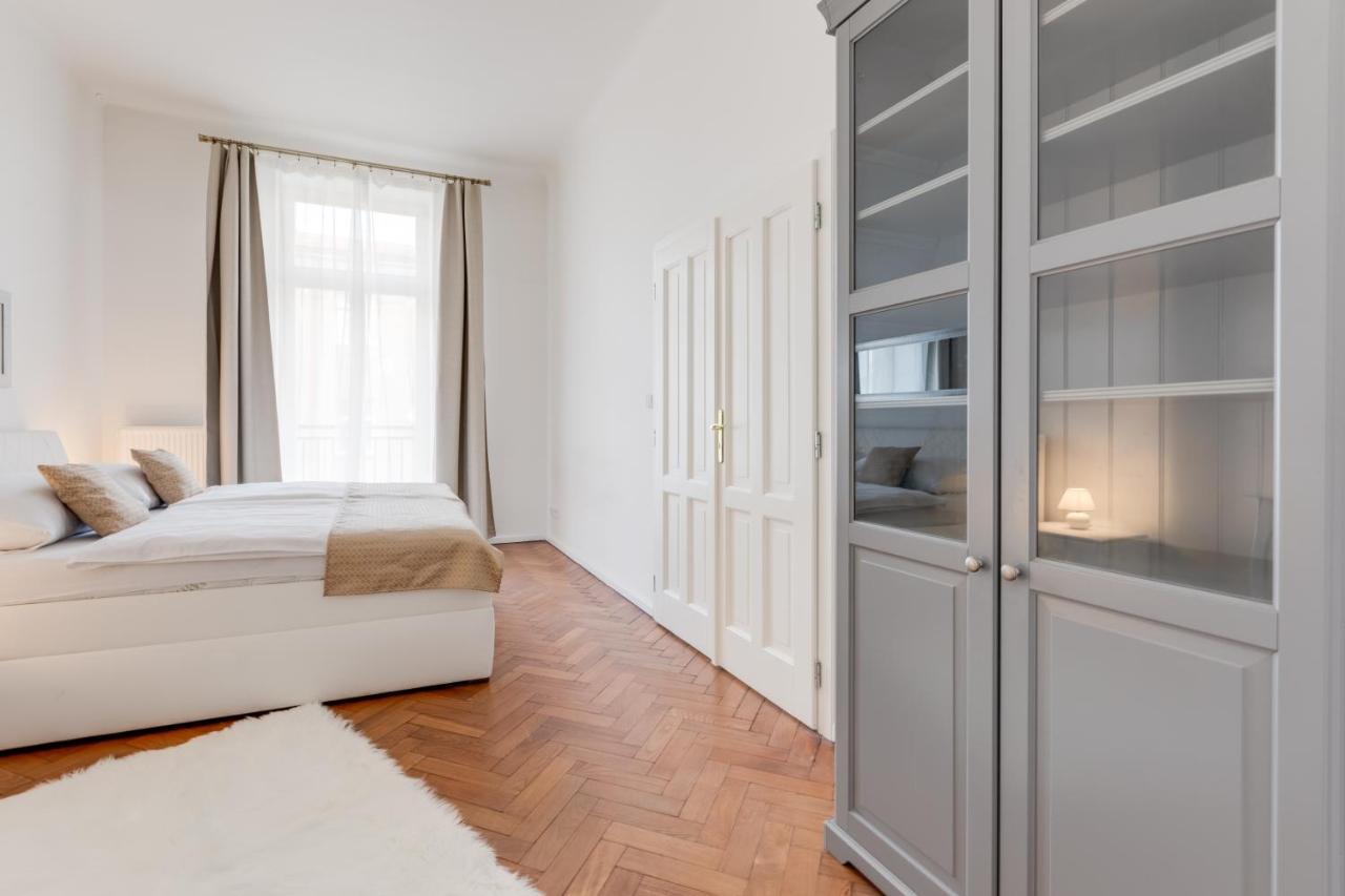 Luxury Riverside Apartments In The Center Of Prague Luaran gambar