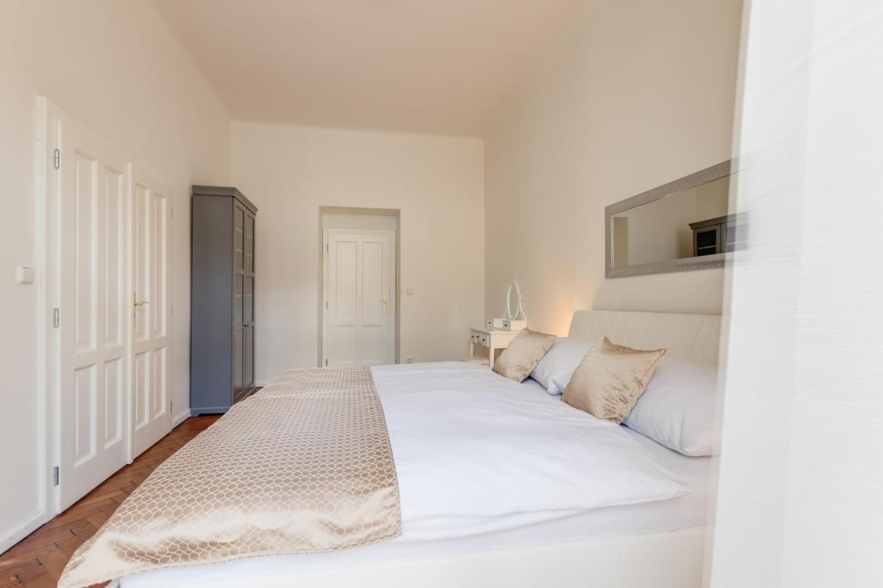 Luxury Riverside Apartments In The Center Of Prague Luaran gambar