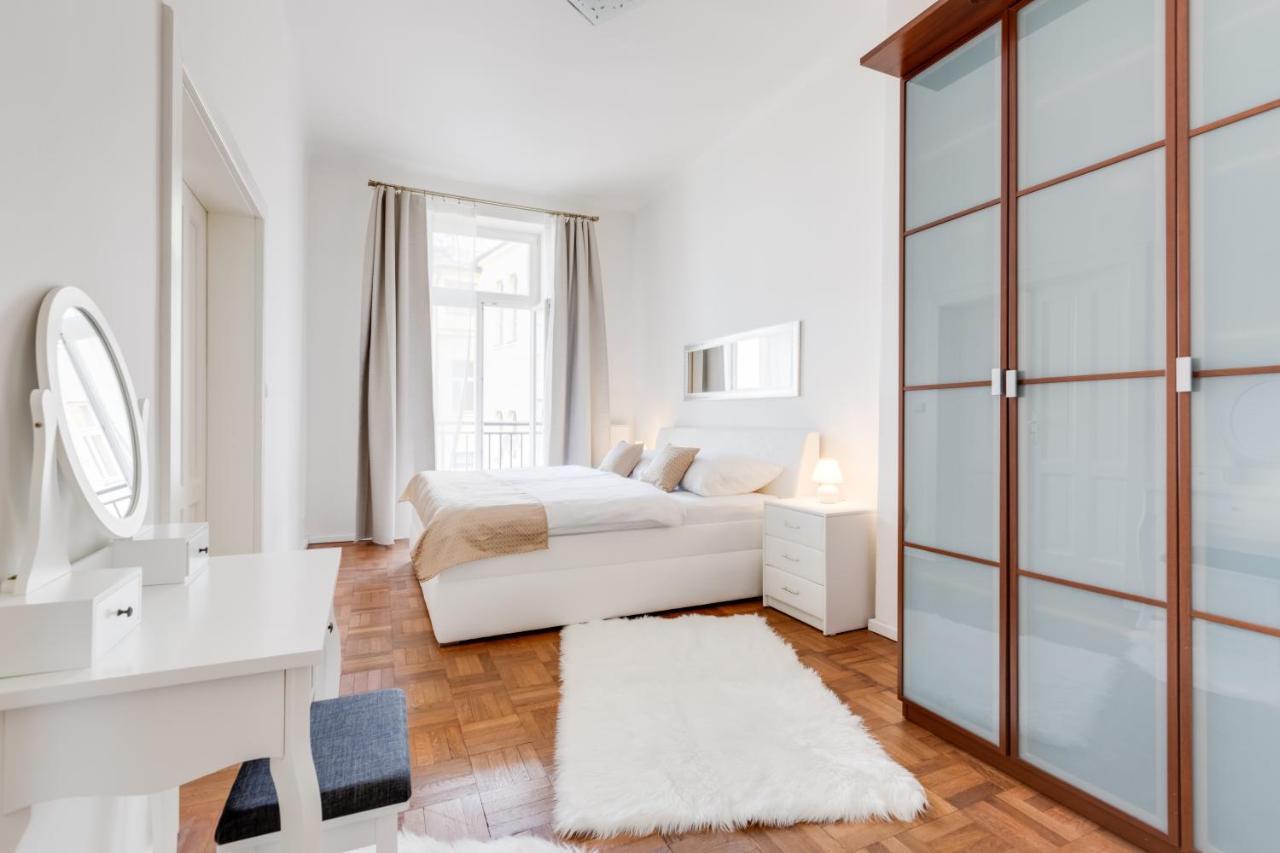 Luxury Riverside Apartments In The Center Of Prague Luaran gambar