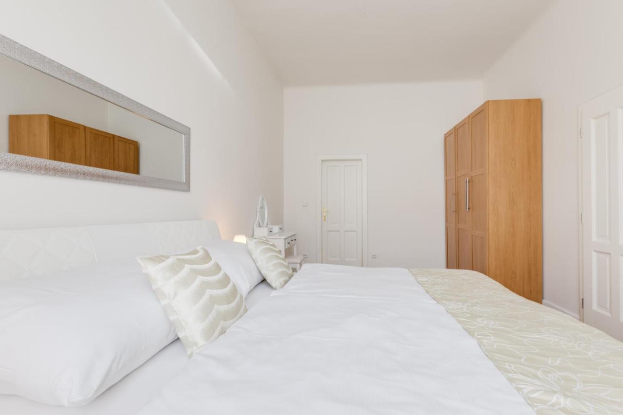 Luxury Riverside Apartments In The Center Of Prague Luaran gambar
