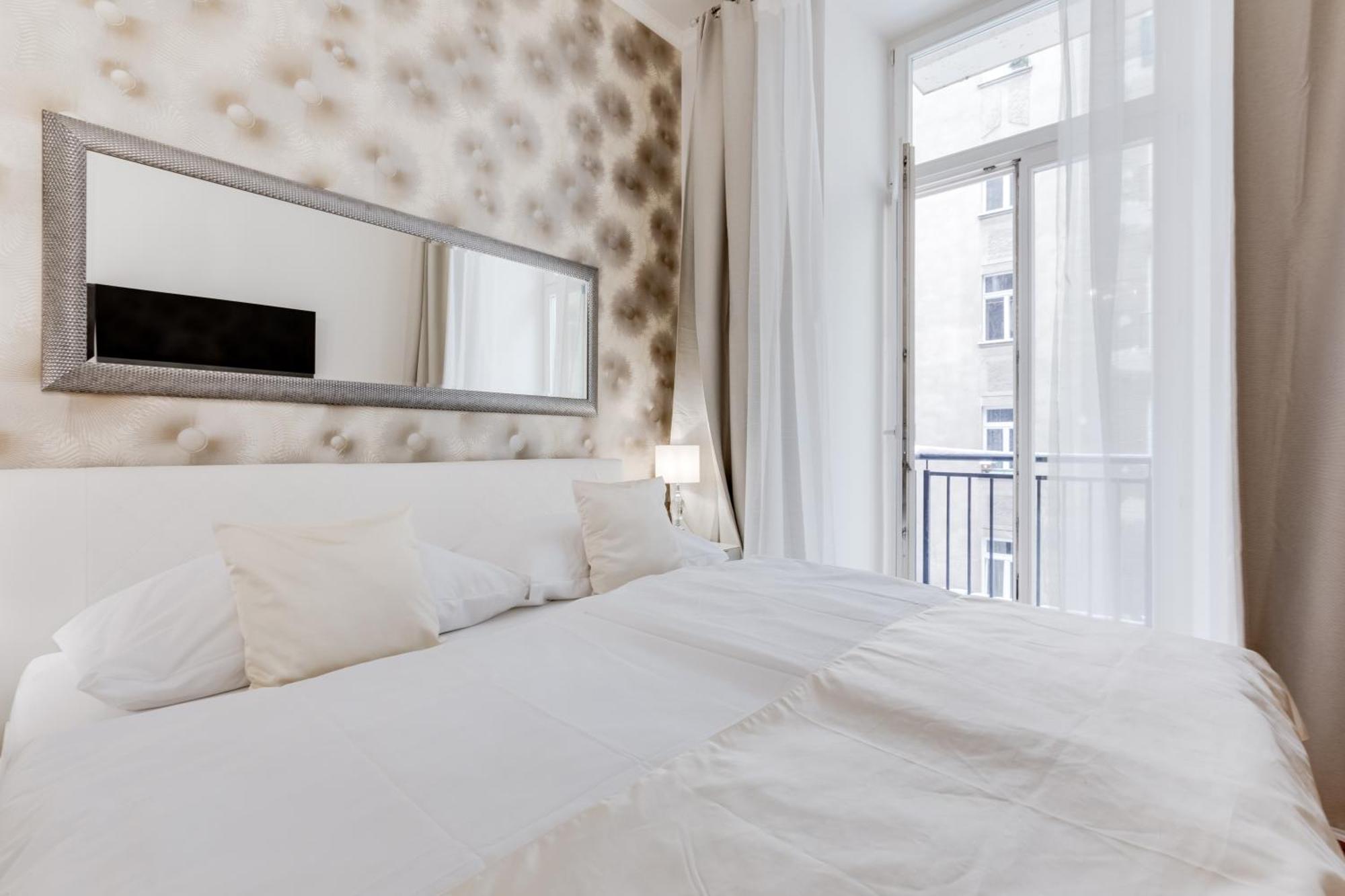 Luxury Riverside Apartments In The Center Of Prague Luaran gambar