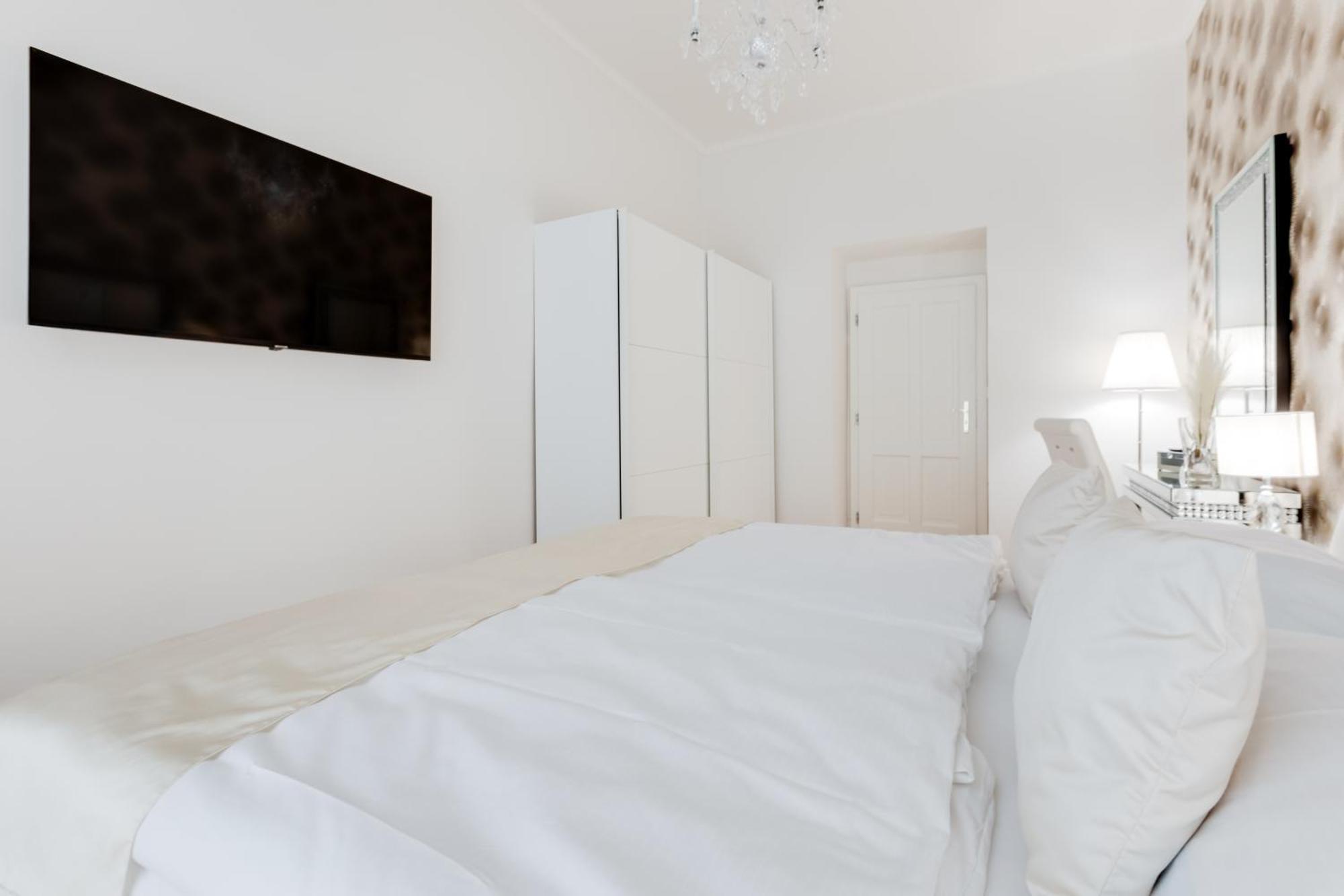 Luxury Riverside Apartments In The Center Of Prague Luaran gambar